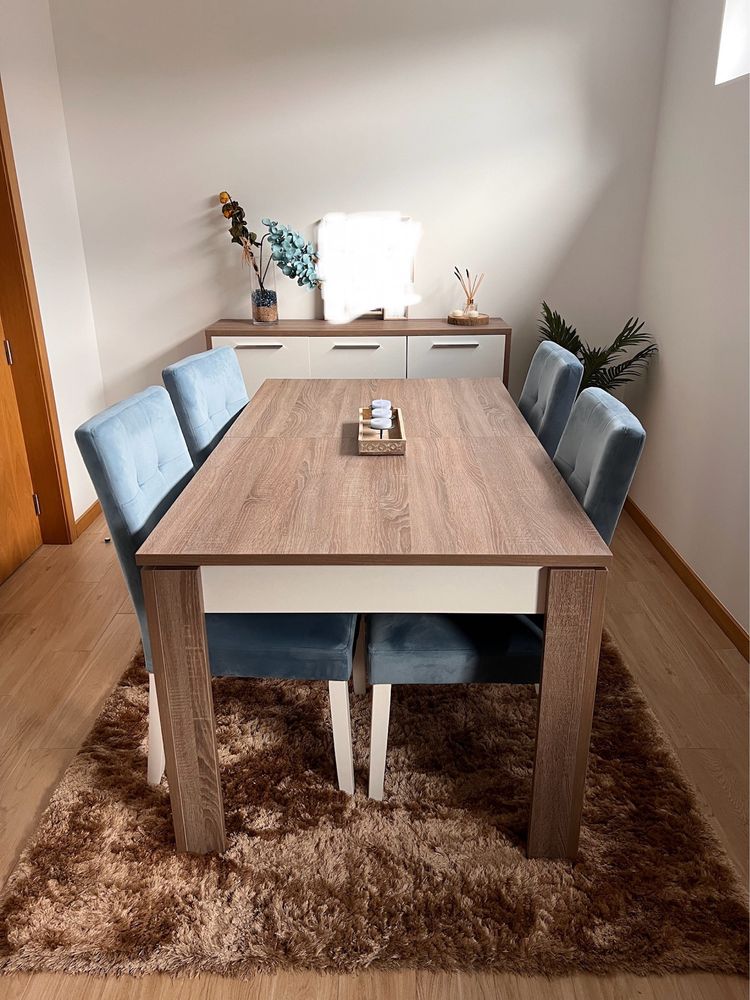 Mesa de jantar extensivel + 4 cadeiras