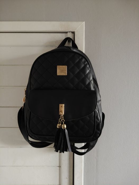 Czarny plecak , średni