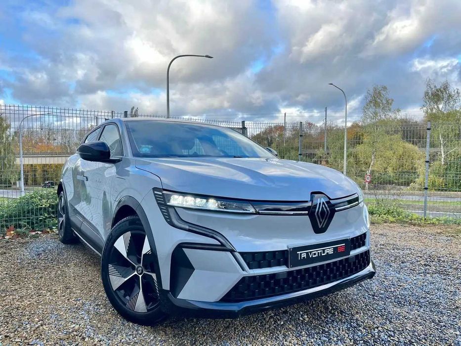 Бампер RENAULT Megane E-Tech розборка шкрот запчастини Меган Е-тех