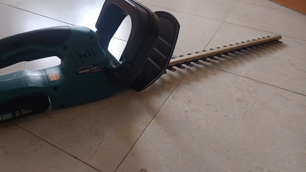 Corta sebes a bateria