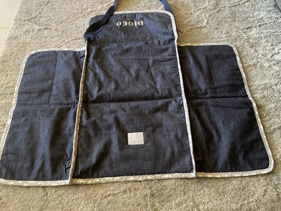 Muda fraldas impecavel em ganga  Feito à mão  Etiqueta Diogo, mas as l