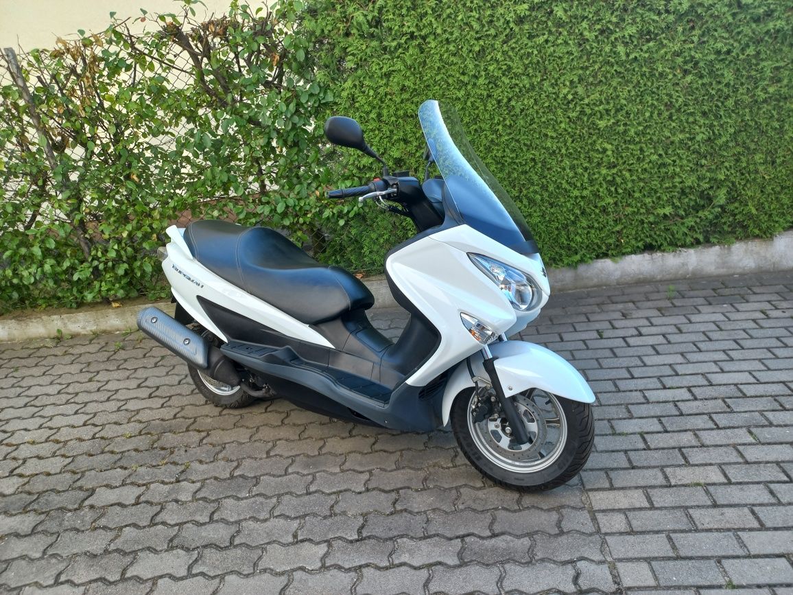 Suzuki Burgman K8 125cm-xmax-swing, x9 Maxiskutery na kat.B