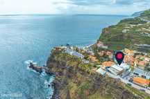 Moradia unifamiliar T3, com vista sobre o mar e sobre a vila da Ponta