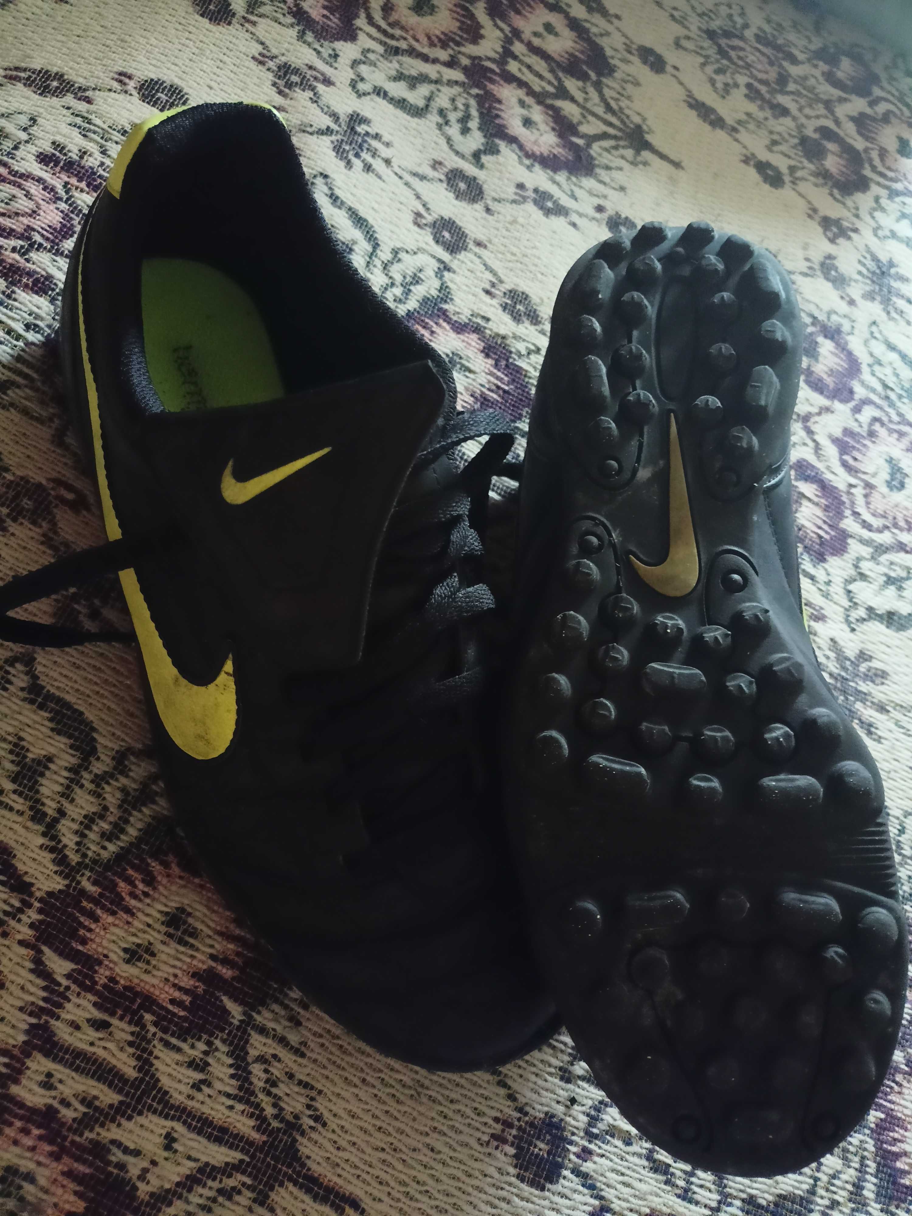 Sapatilhas Nike (relvado sintético) Tamanho 44