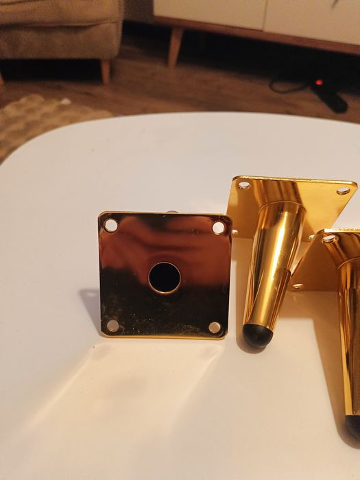 Nóżki meblowe skośne zlote 13cm 4 sztuki

Mam do zaoferowania nowe 

N