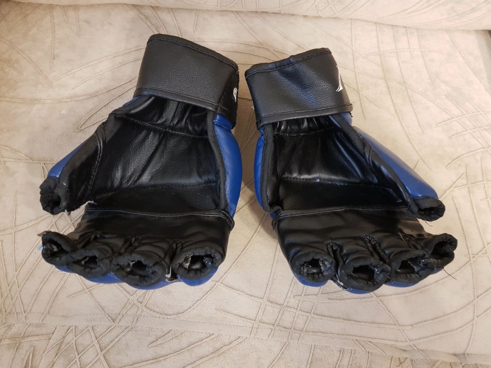 Перчатки для бокса или кигбоксинга