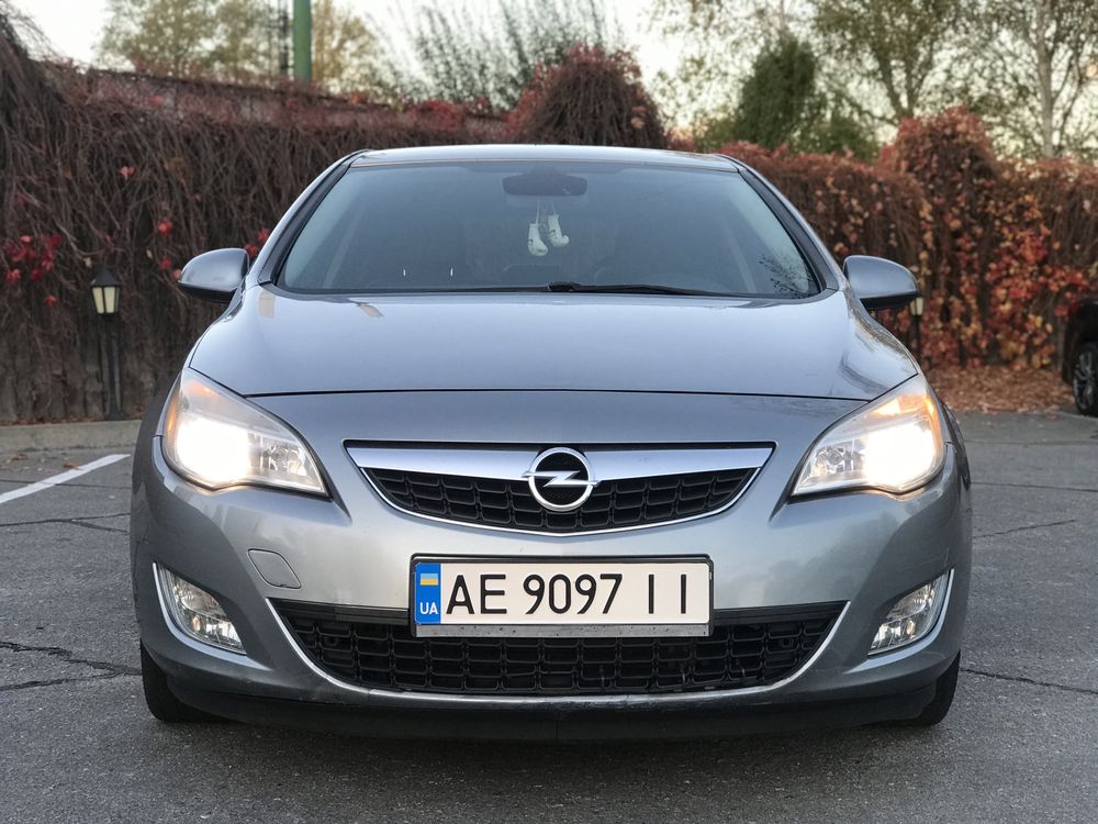 Продам Opel Astra J