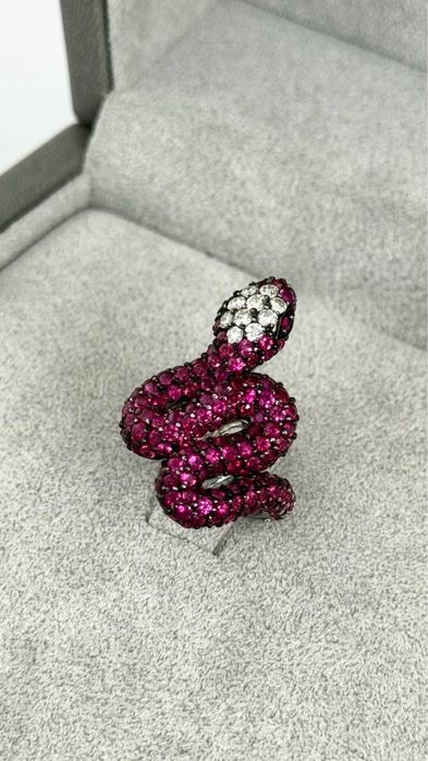 Каблучка з рубінами та діамантами