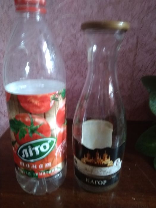 Стеклянные банки. Бутылки. Пластиковые .для сока.