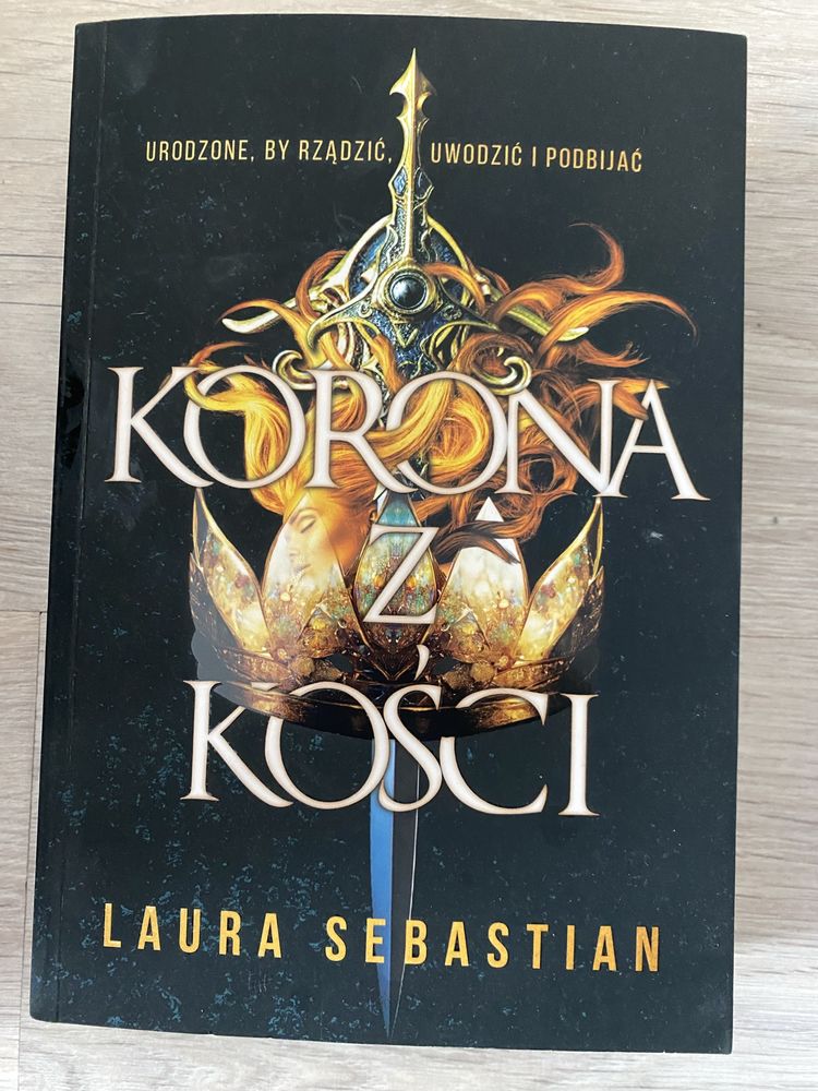 Książka fantasy Korona z Kości Laura Sebastian