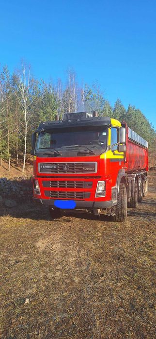 Minikoparka koparka kopanie stawów  piach żwir ziemia