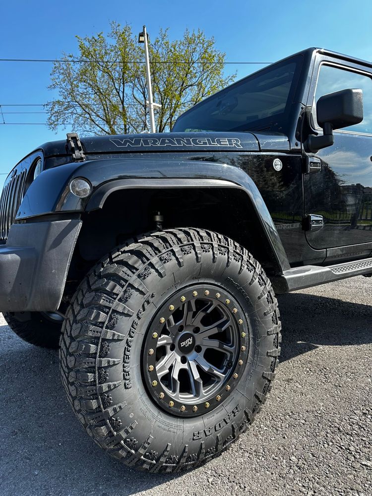 Felgi Wrangler JK JL NOWE Dirty Life 5x127 5szt Beadlock