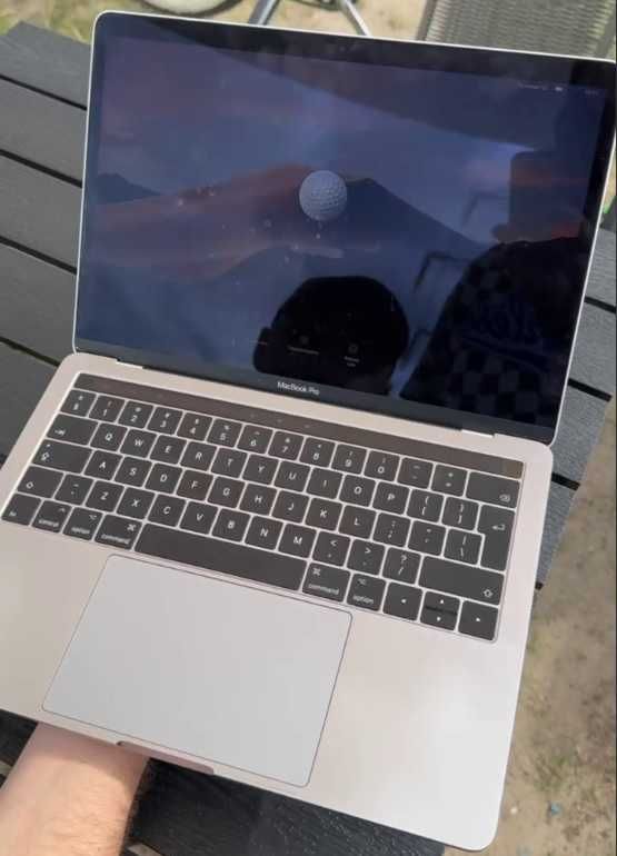 MacBook Pro Core I5 16/256 Гб (2017)