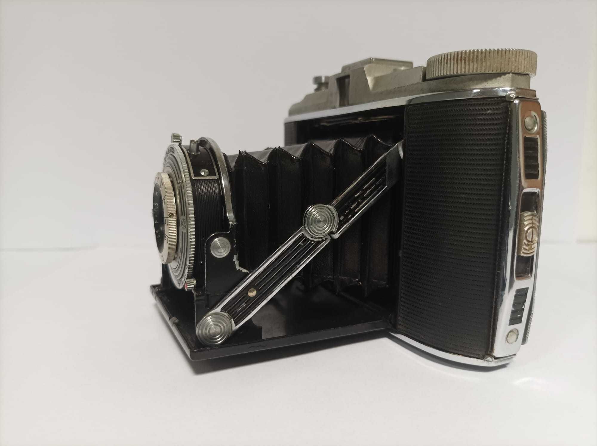 Máquina fotográfica de fole antiga - AGFA Isolette