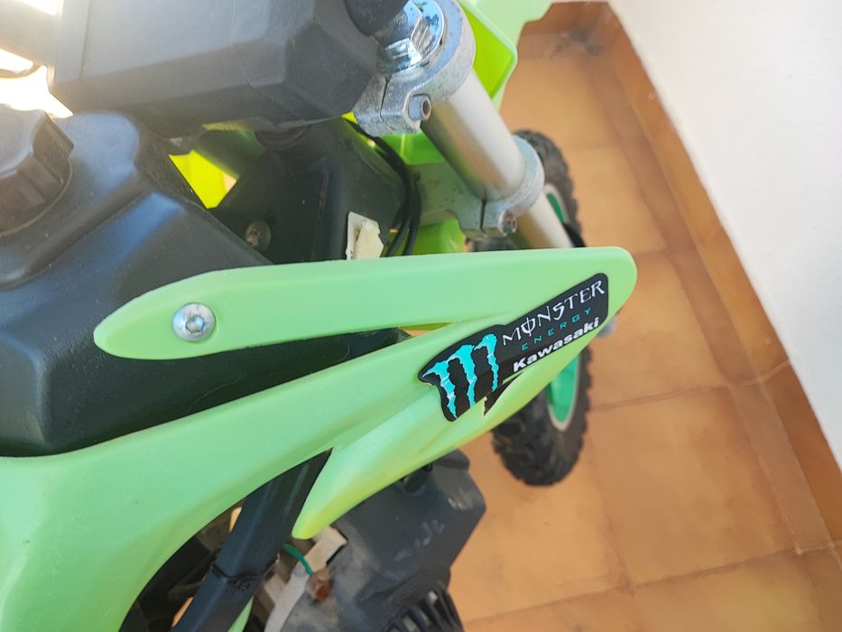 Mota criança a motor