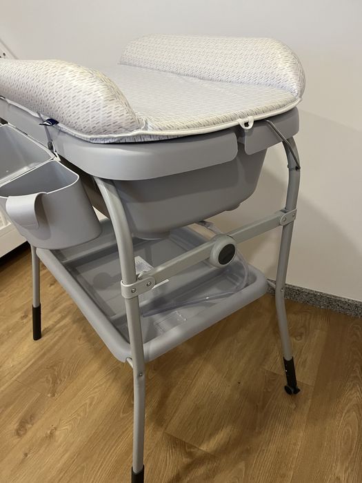 Banheira e troca fraldas marca chicco