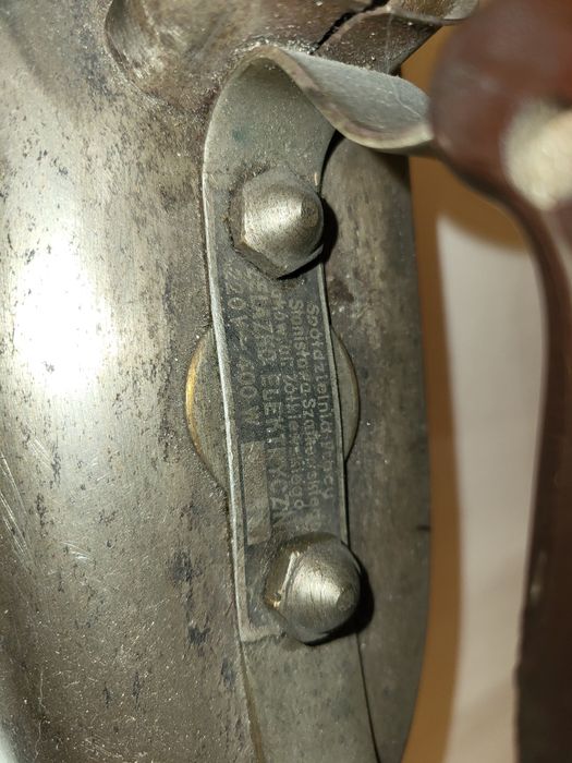 Zabytkowe żelazko, działa