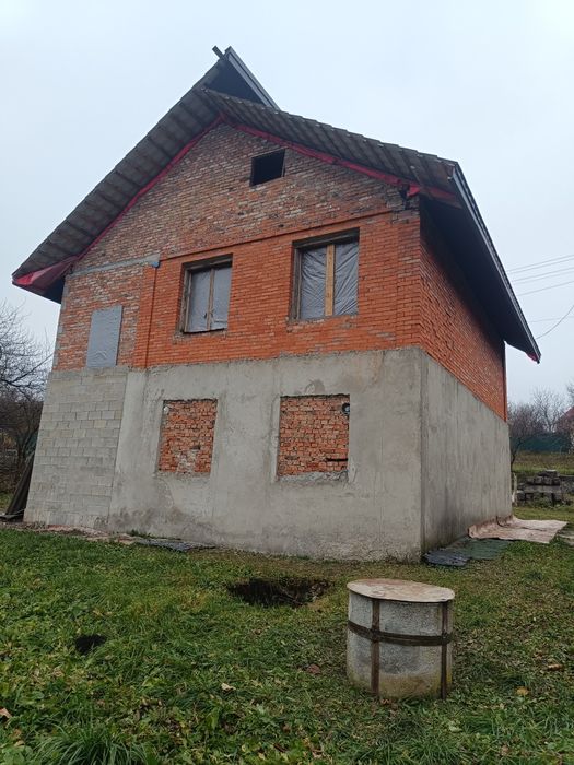 Будинок на видрових доли