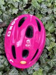 Rożowy kask dla dziecka
