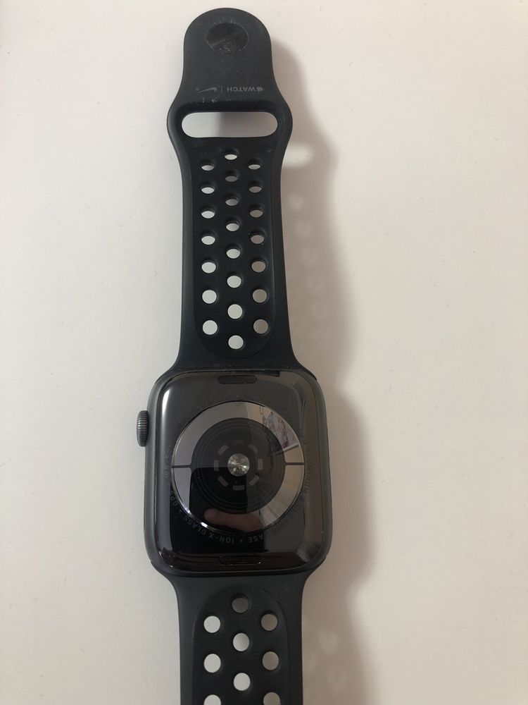 Apple Watch 4 (44mm) Nike