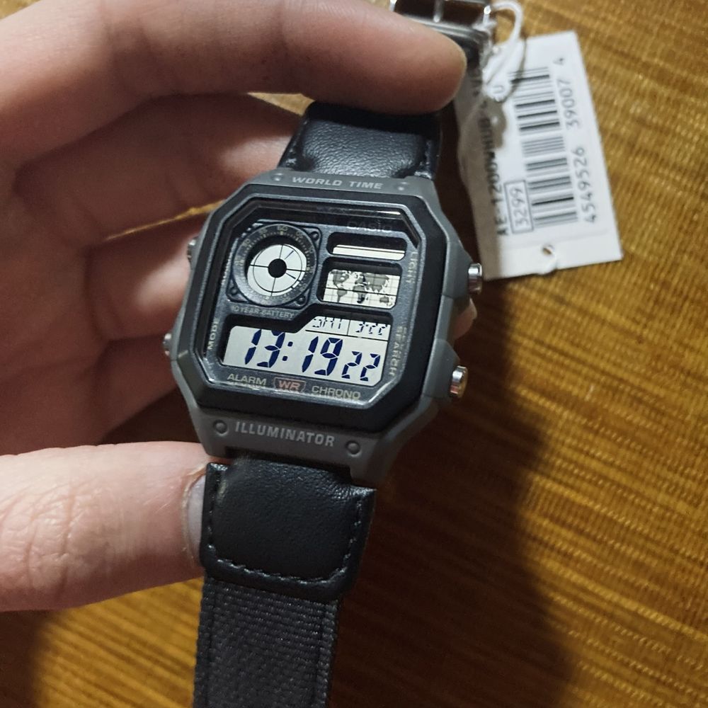 CASIO AE-1200WHUB-8AVEF / чоловічий наручний годинник