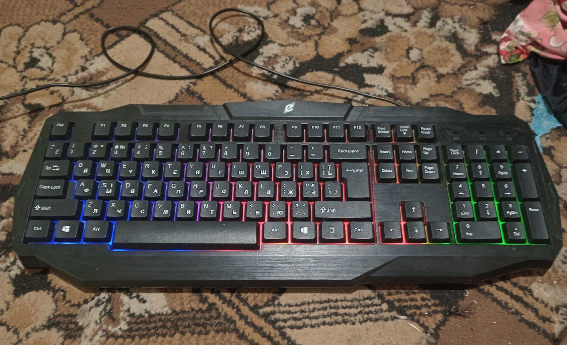 Клавіатура для геймерів з RGB-підсвіткою