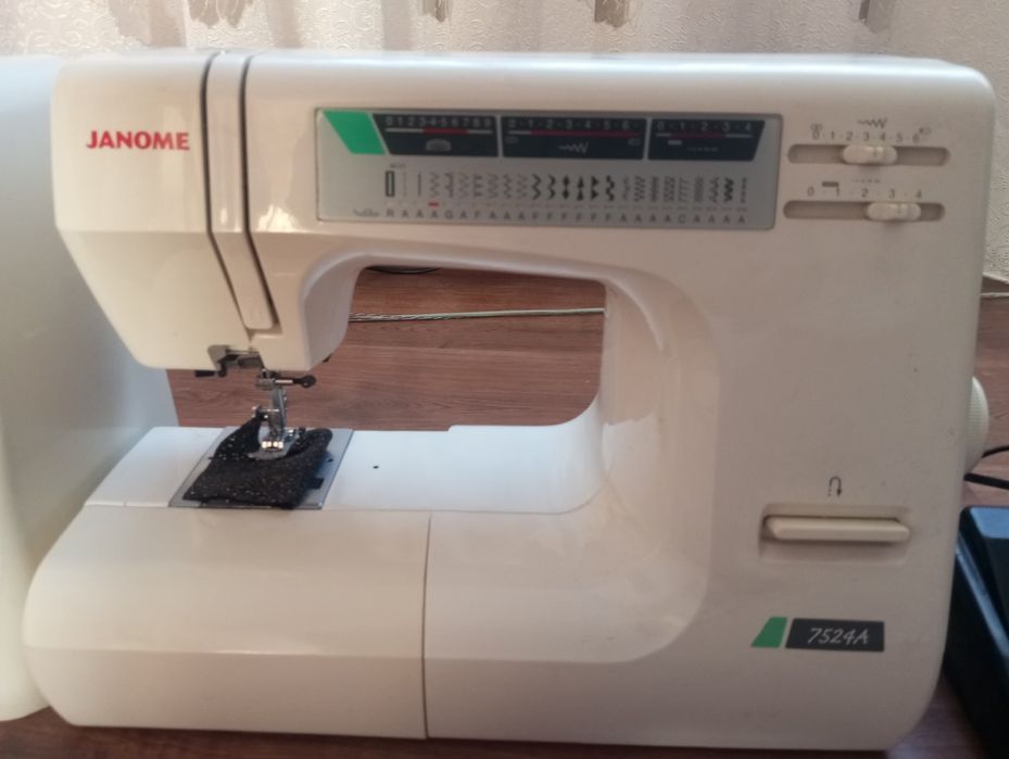 Швейная машинка janome