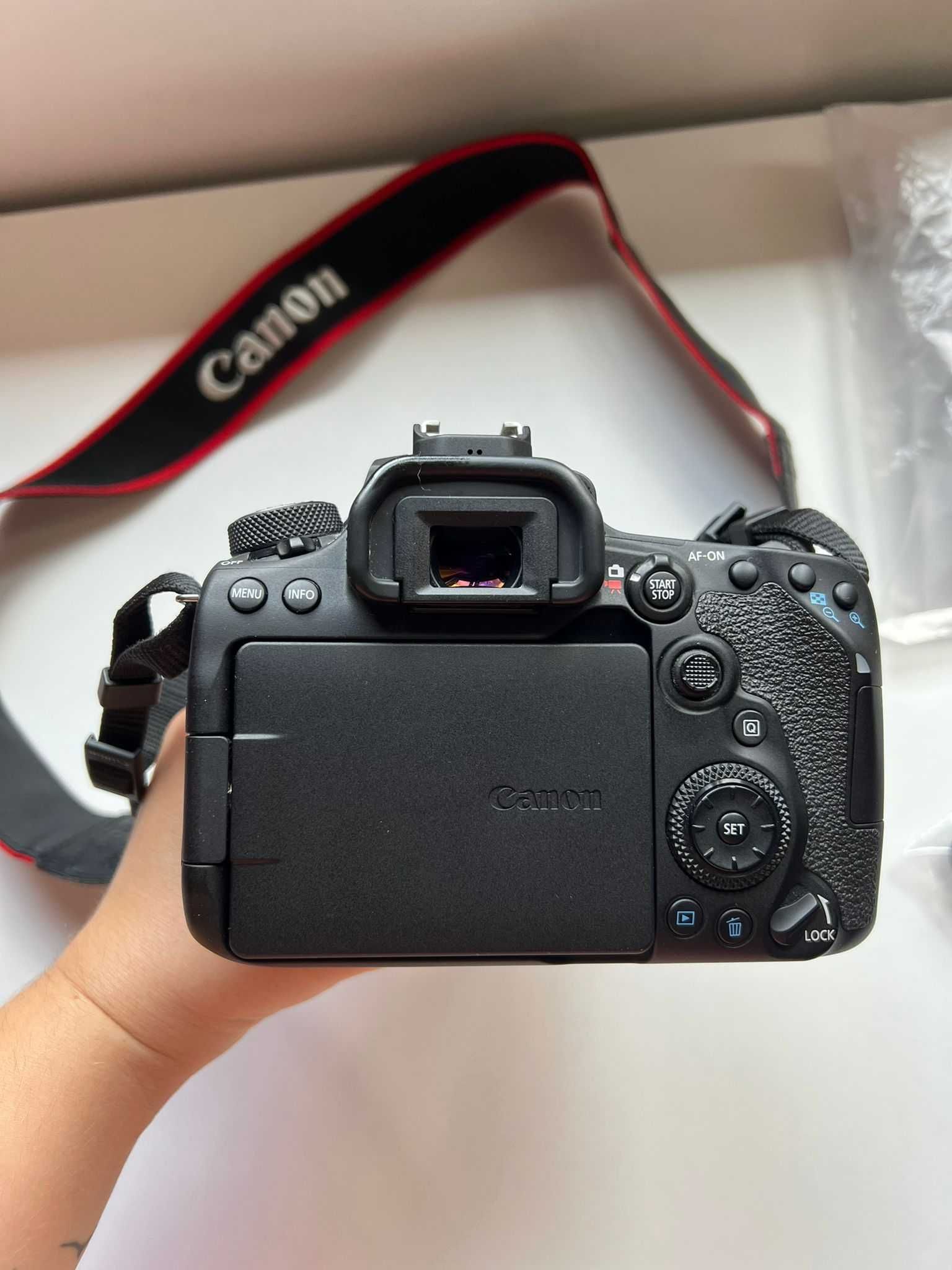 Canon EOS 90D + Lente 18-55mm IS ST | Excelente Estado