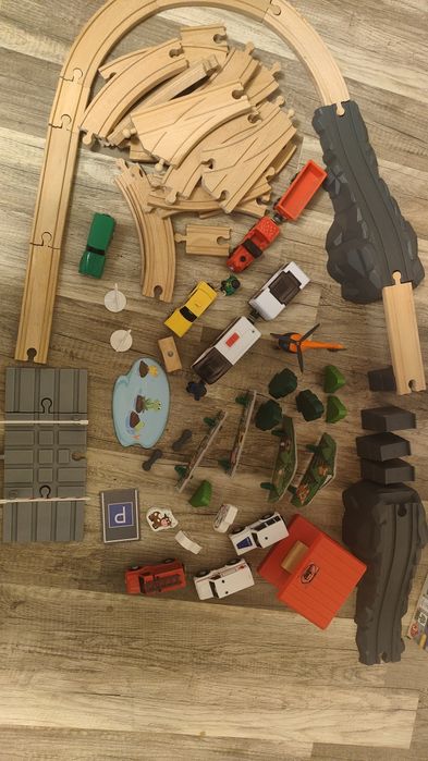 Drewniana kolejka Play tive junior + dodatkowe autka