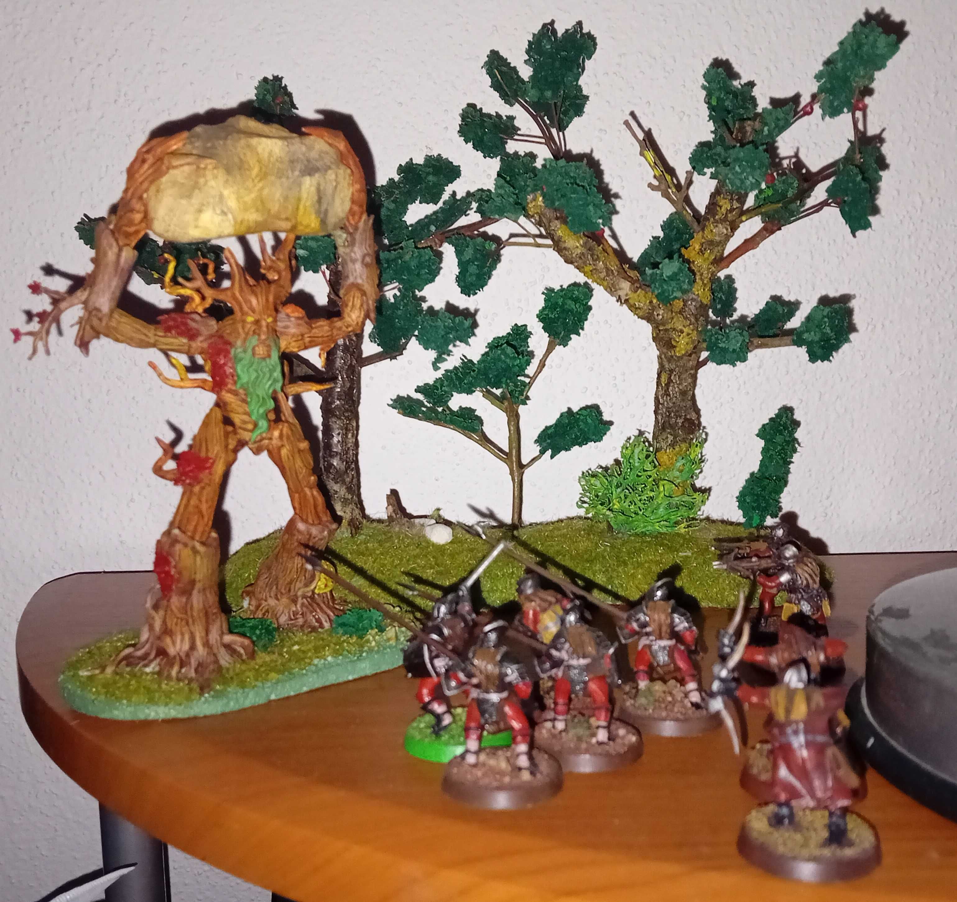 Miniaturas da Games Workshop e cenografia manufaturada