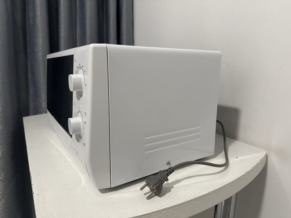 Мікрохвильовка Samsung ME81KRW-2