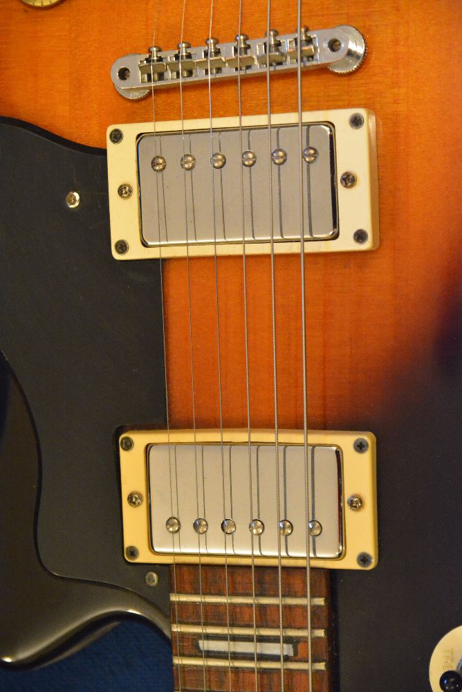 Legenda. Gitara De Armond M-65C.