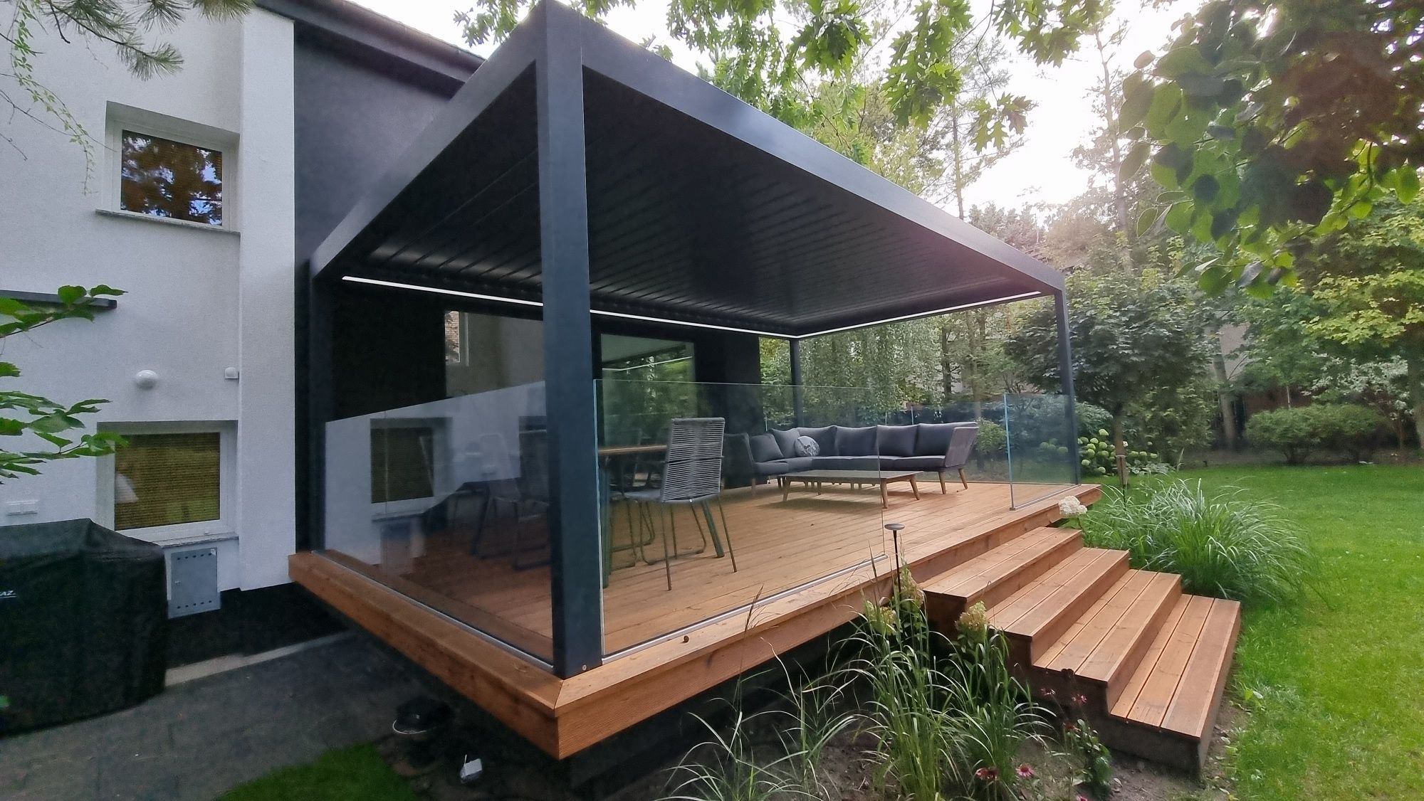 Pergola z dachem i Zipami