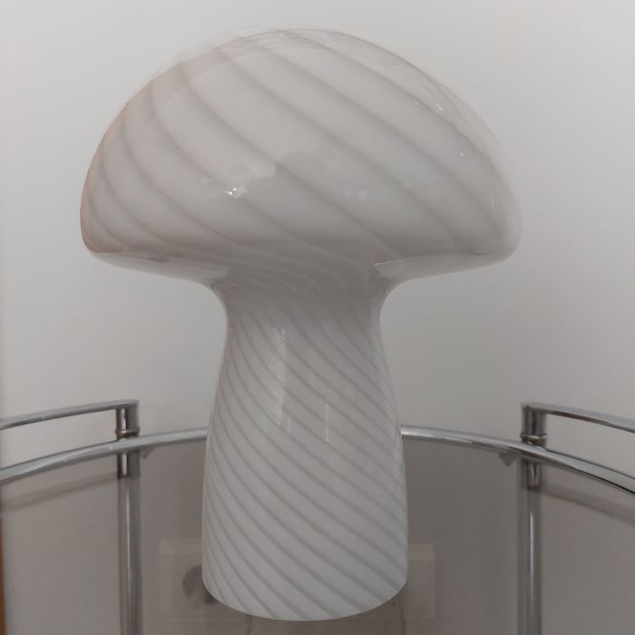 Mushroom Swirl table lamp