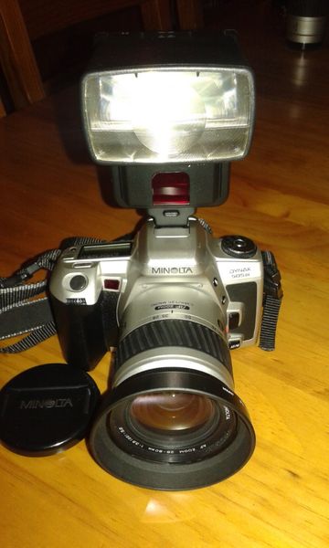 Máquina fotográfica analógica Minolta Dinax 505si