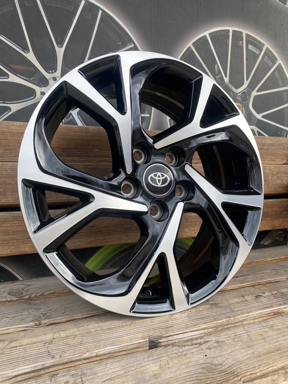 777 Новые диски R17 5/114.3 Toyota Corolla Camry Lexus