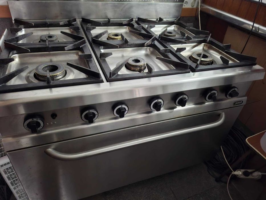 Vende-se fogão de 6 bicos com forno