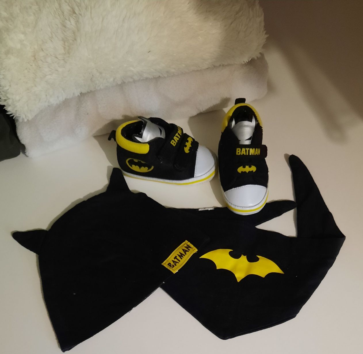 Komplet batman 9-12m , buciki 18