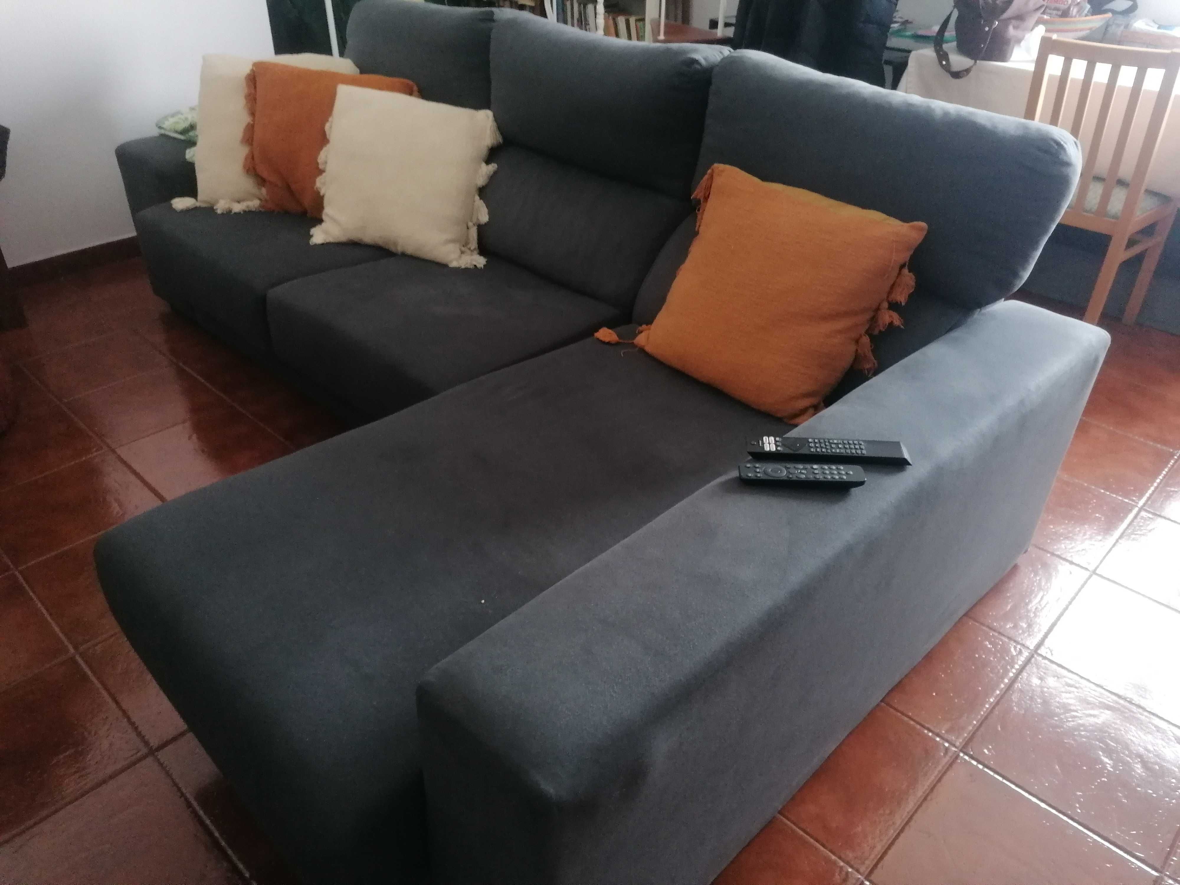 Sofá com chaise long