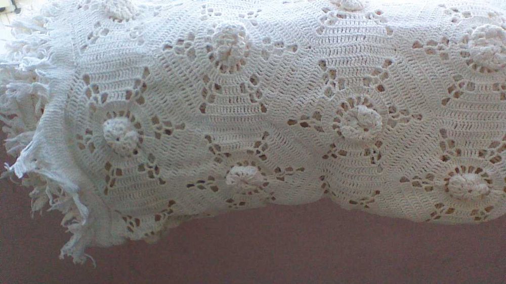 Colcha de Renda antiga (feita a mao) - Cama de Casal