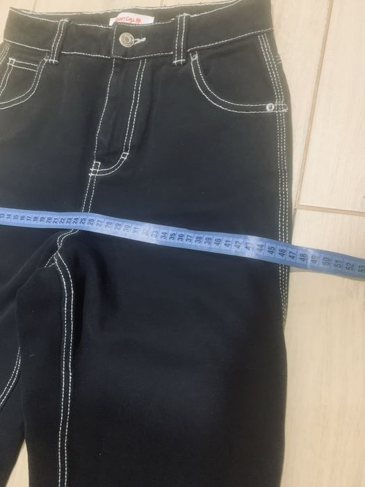Продам чорні джинси, в гарному стані.