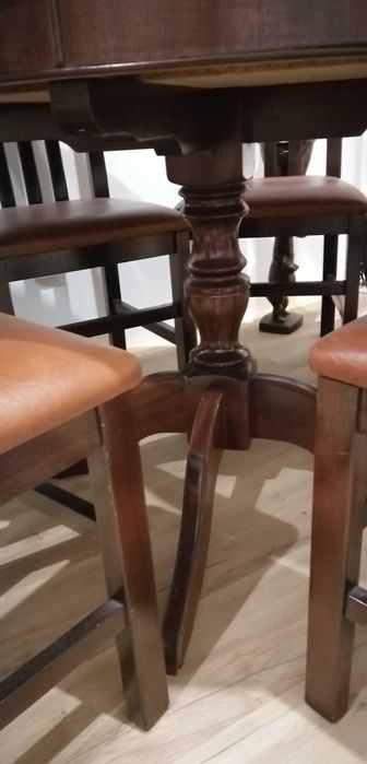 Vendo mesa de sala extensível com 6 cadeiras