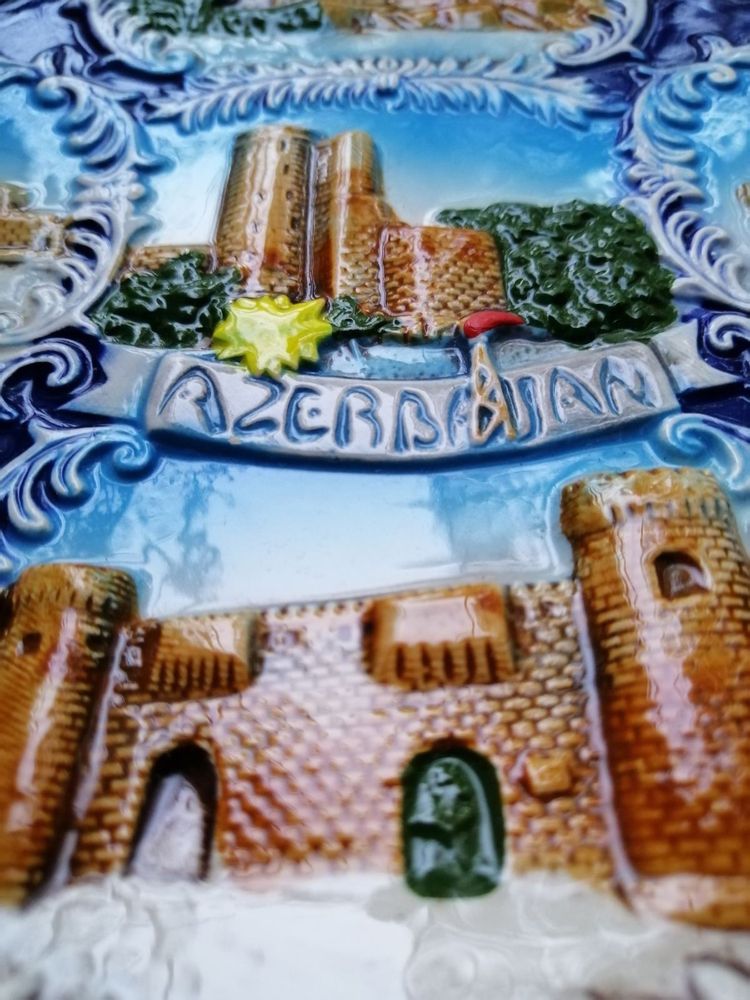 Сувенирная Декоративная фаянсовая тарелка Азербайджан