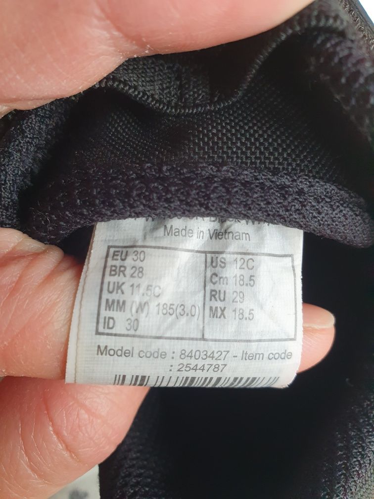 Buty sportowe, adidasy czarne r. 30