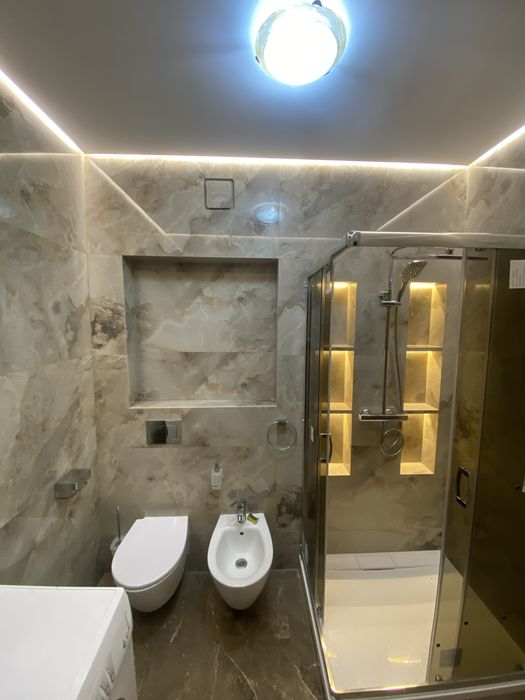 Душовий піддон, полички, меблі з плитки