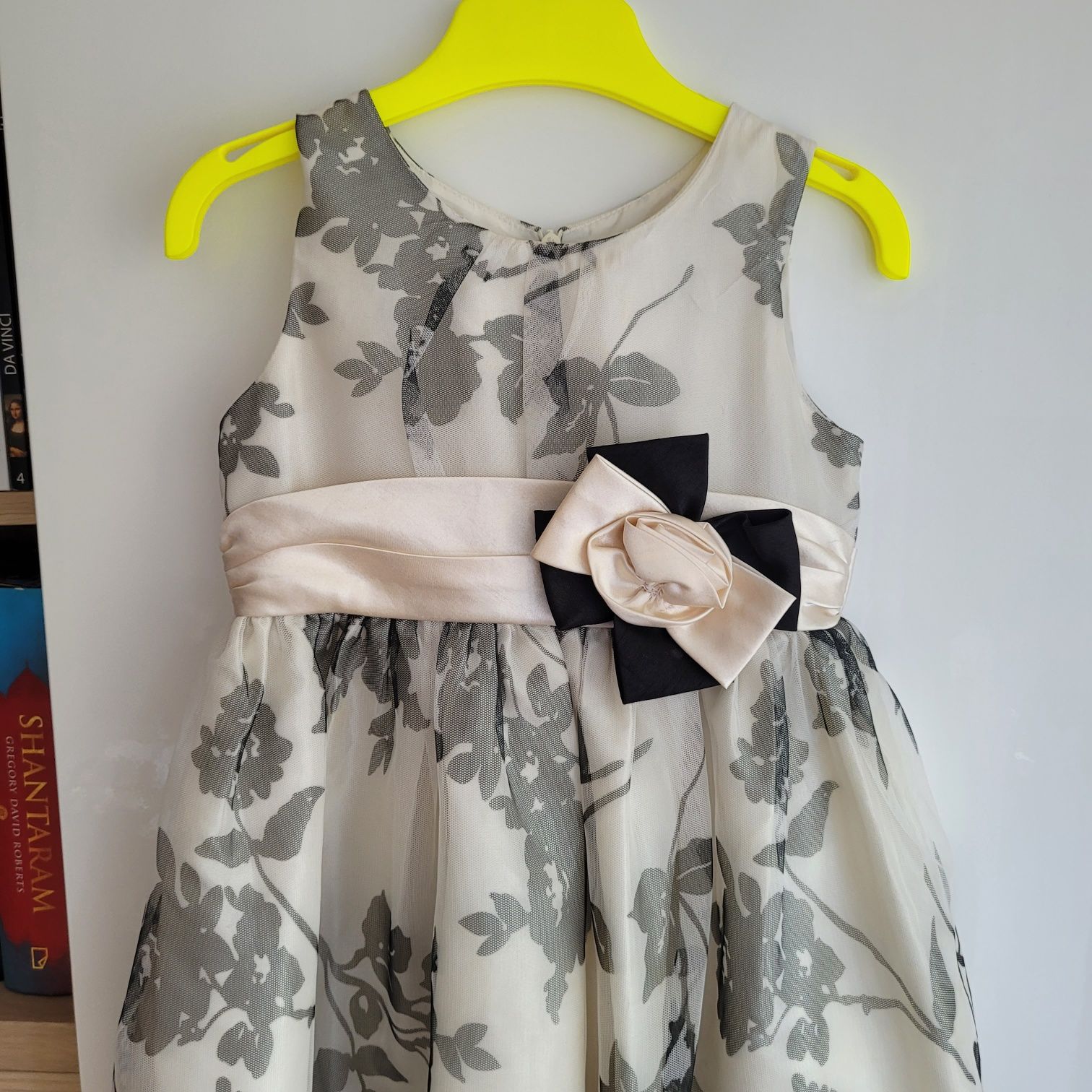 Elegancka sukienka dla dziewczynki roz. 116- 122