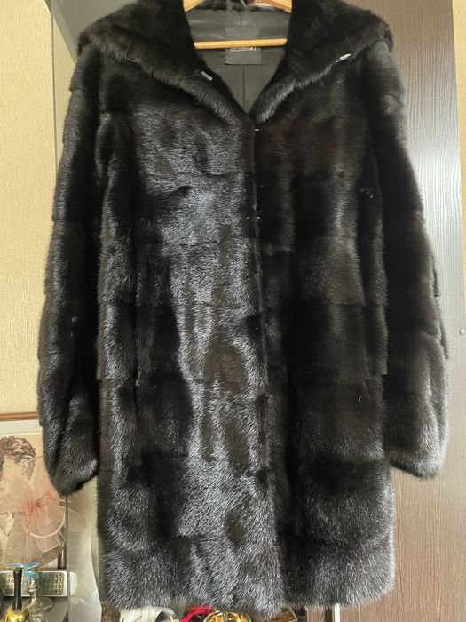 Продам норкову шубу