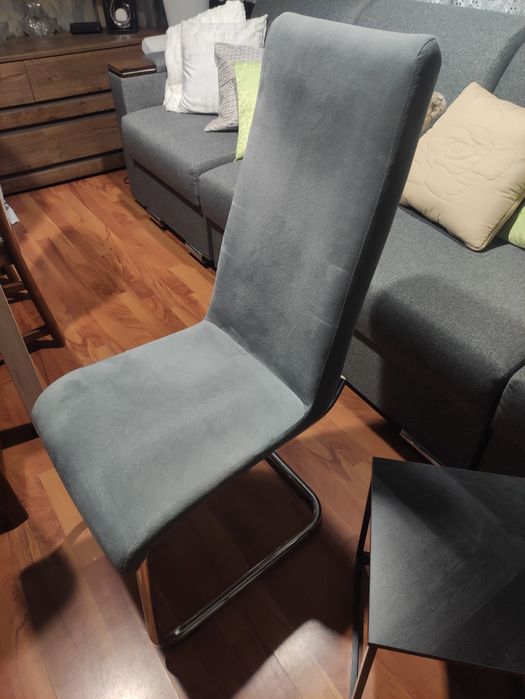 6 krzeseł    szarych na chromowanych nogach