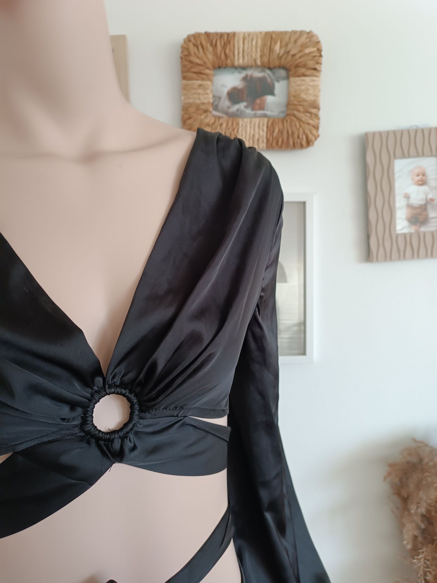 Czarny crop top z długim rękawem shein s 36 satynowy z wiązaniem