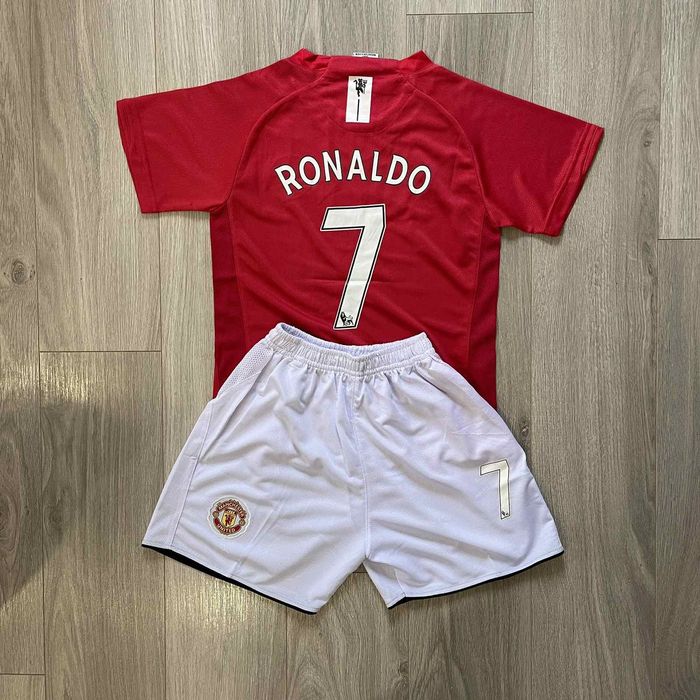 Футбольна форма для дітей